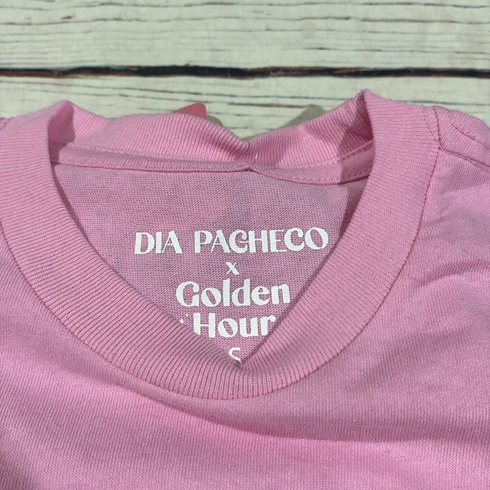 NWT Urban Outfitters Dia Pacheco X Golden Hour Graphic Tee Pink - Picture 3 of 8